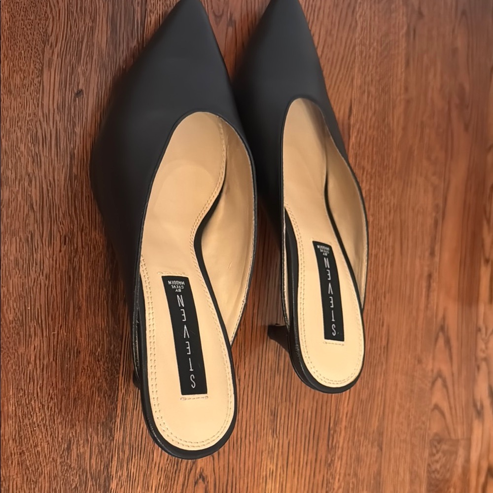 Seven7 Women's Black Mules
